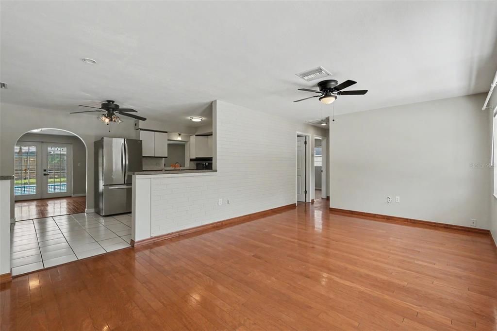 En Venta: $545,000 (3 camas, 2 baños, 1558 Pies cuadrados)