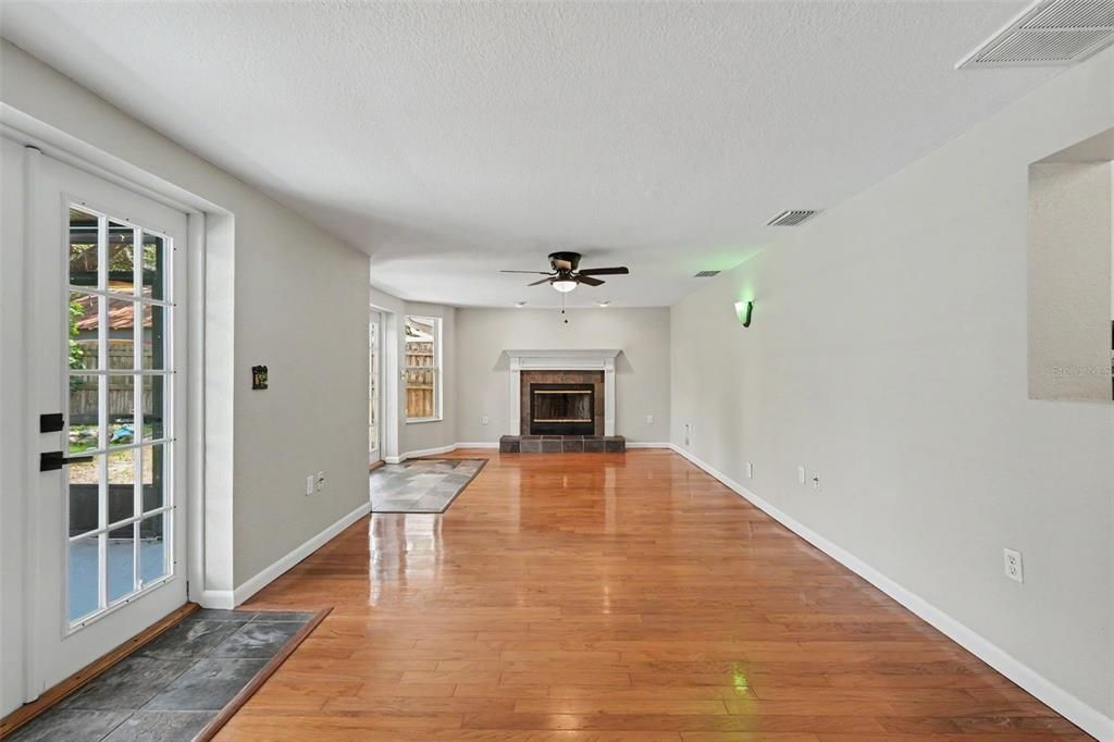 En Venta: $545,000 (3 camas, 2 baños, 1558 Pies cuadrados)
