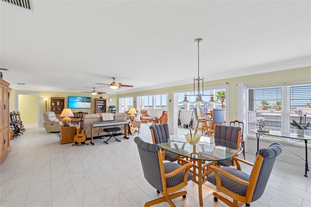 For Sale: $724,900 (4 beds, 2 baths, 3012 Square Feet)