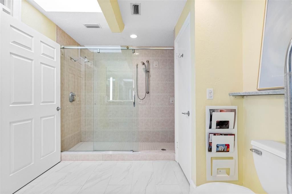 For Sale: $724,900 (4 beds, 2 baths, 3012 Square Feet)