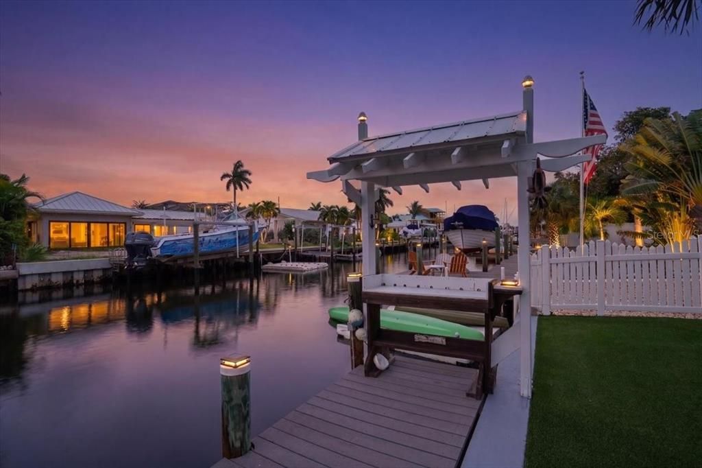 For Sale: $1,595,000 (2 beds, 2 baths, 1247 Square Feet)