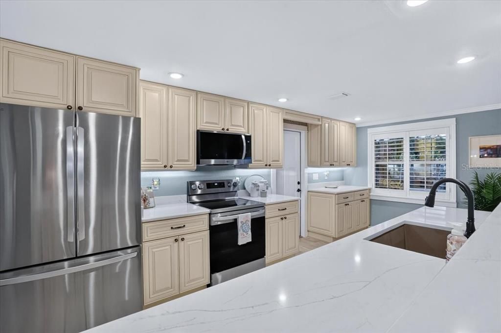 For Sale: $1,595,000 (2 beds, 2 baths, 1247 Square Feet)