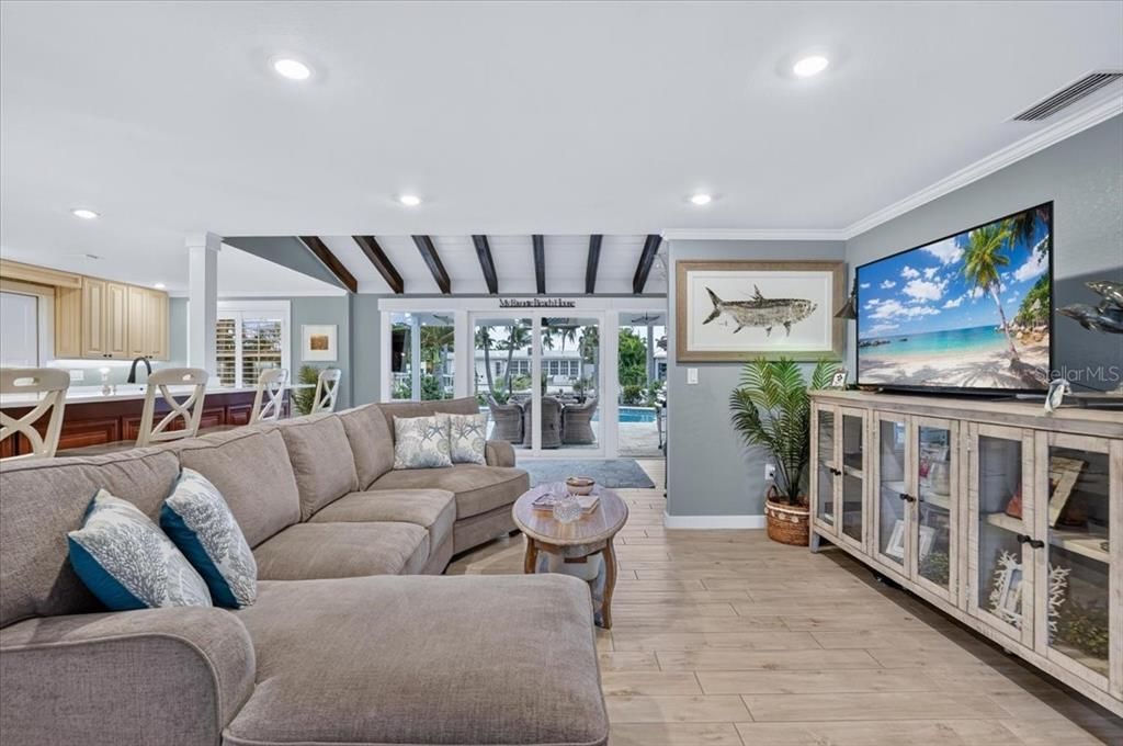 For Sale: $1,595,000 (2 beds, 2 baths, 1247 Square Feet)