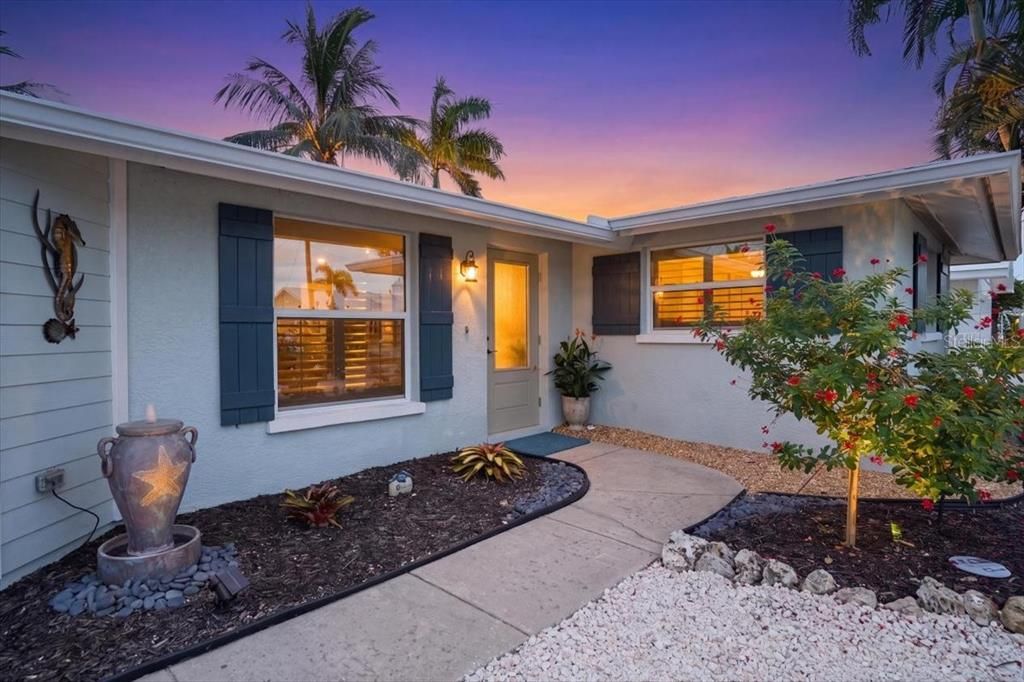 For Sale: $1,595,000 (2 beds, 2 baths, 1247 Square Feet)