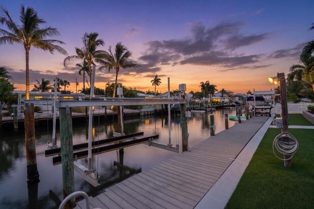 For Sale: $1,595,000 (2 beds, 2 baths, 1247 Square Feet)