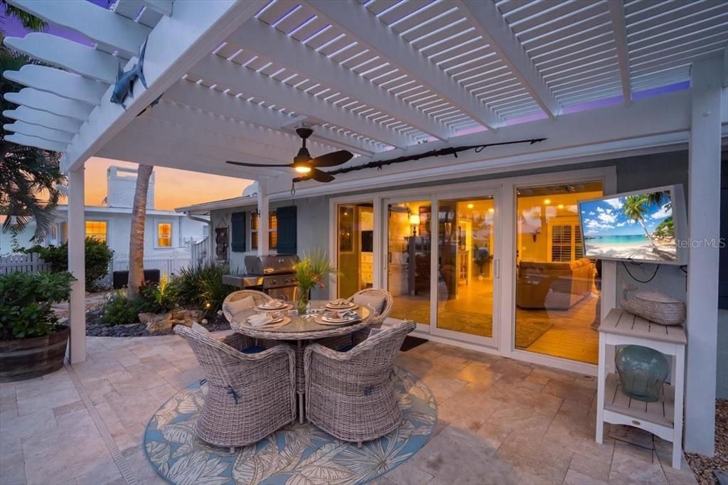 For Sale: $1,595,000 (2 beds, 2 baths, 1247 Square Feet)