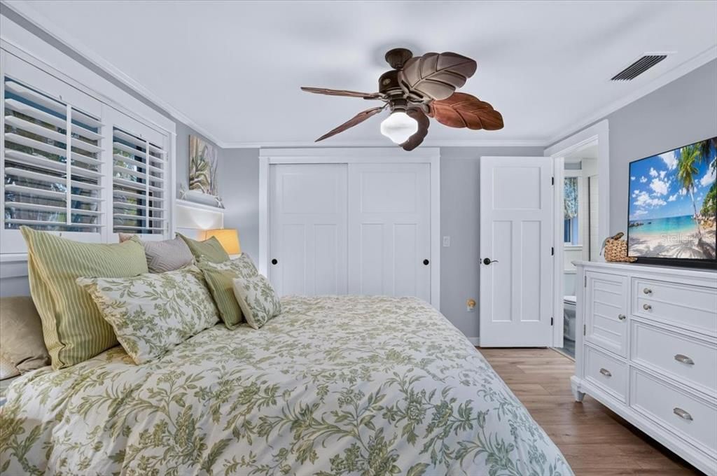 For Sale: $1,595,000 (2 beds, 2 baths, 1247 Square Feet)
