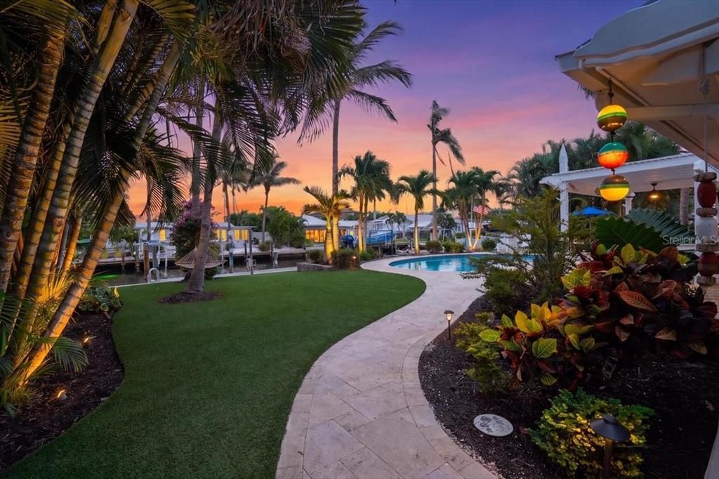 For Sale: $1,595,000 (2 beds, 2 baths, 1247 Square Feet)