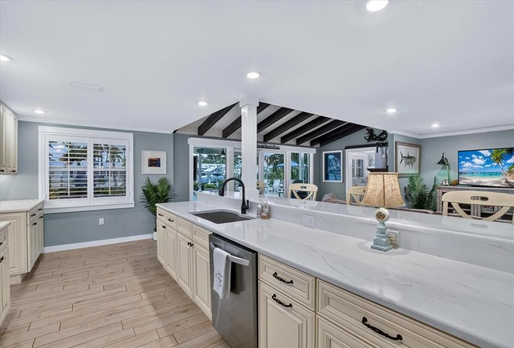 For Sale: $1,595,000 (2 beds, 2 baths, 1247 Square Feet)