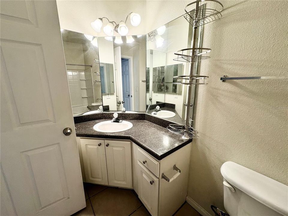В аренду: $1,500 (2 спален, 2 ванн, 1048 Квадратных фут)