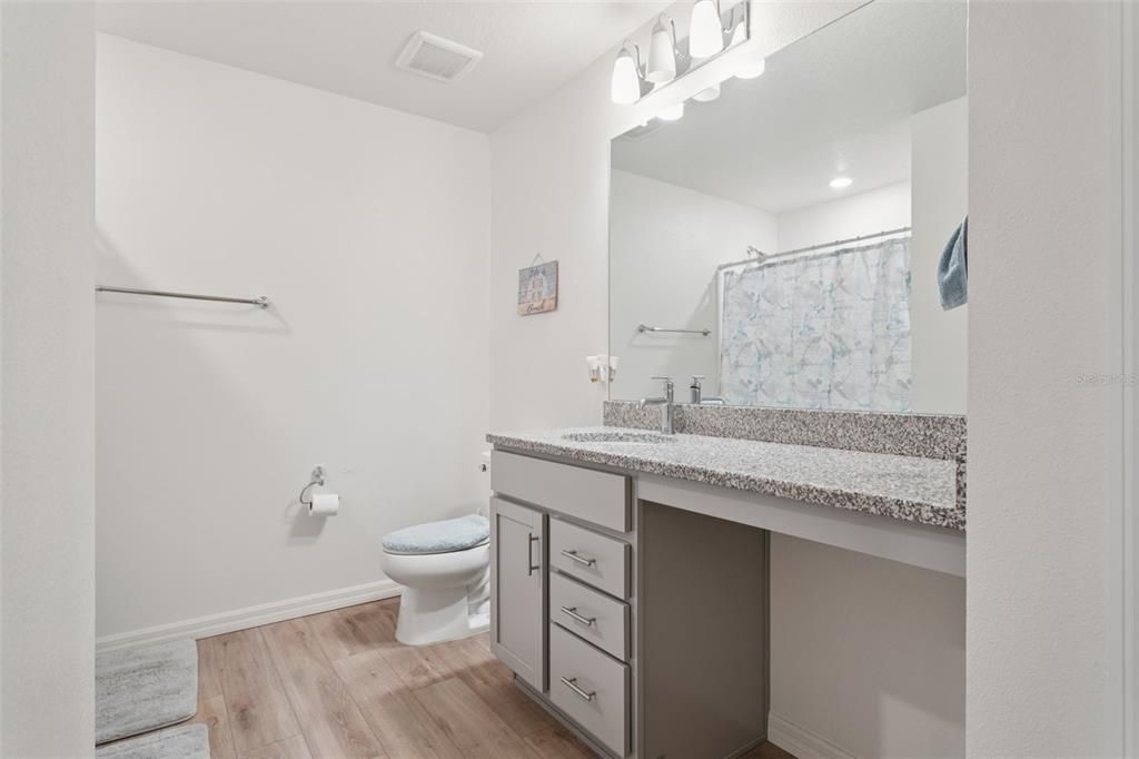 En Venta: $350,000 (4 camas, 2 baños, 2107 Pies cuadrados)