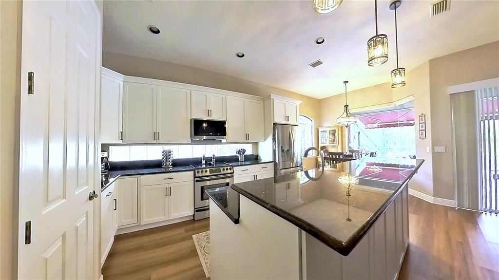 На продажу: $449,900 (3 спален, 2 ванн, 2084 Квадратных фут)