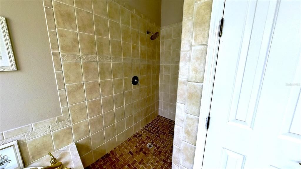 На продажу: $449,900 (3 спален, 2 ванн, 2084 Квадратных фут)