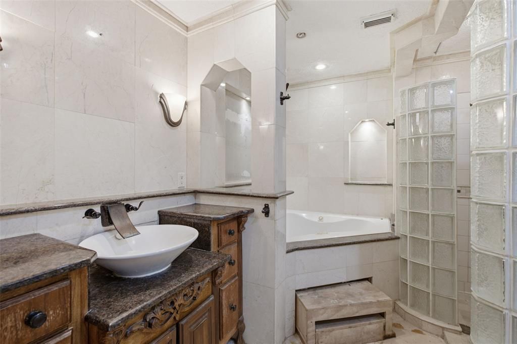 En Venta: $599,000 (5 camas, 3 baños, 3135 Pies cuadrados)