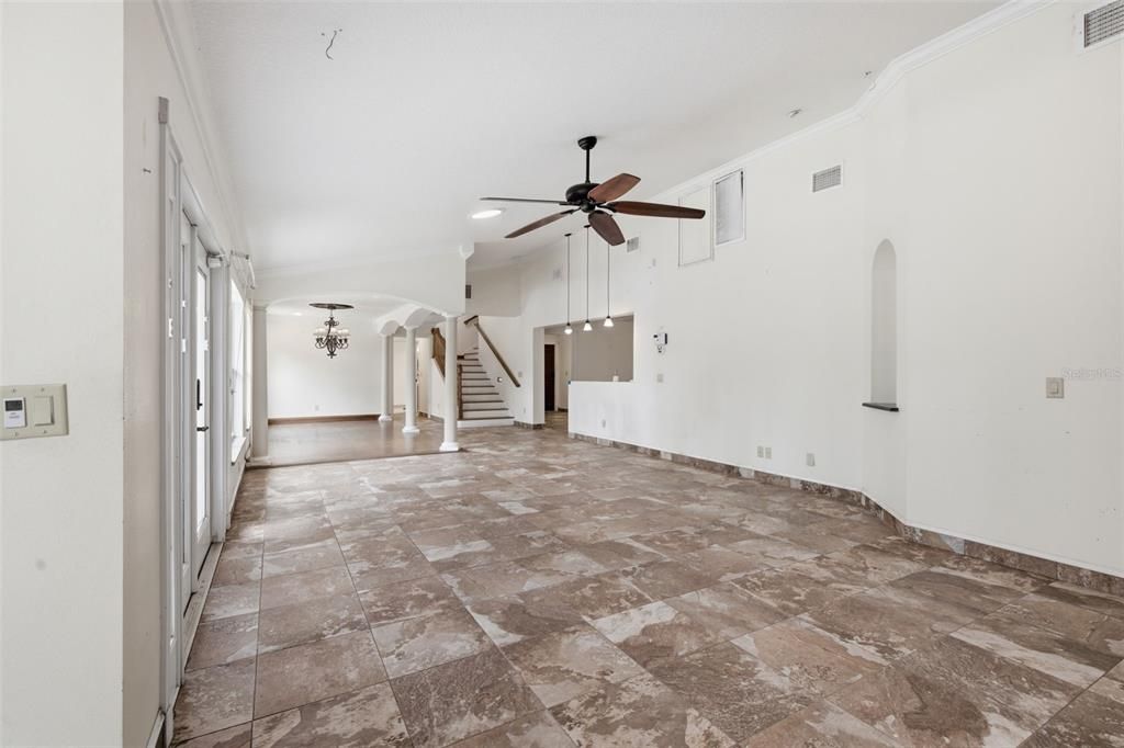 En Venta: $599,000 (5 camas, 3 baños, 3135 Pies cuadrados)