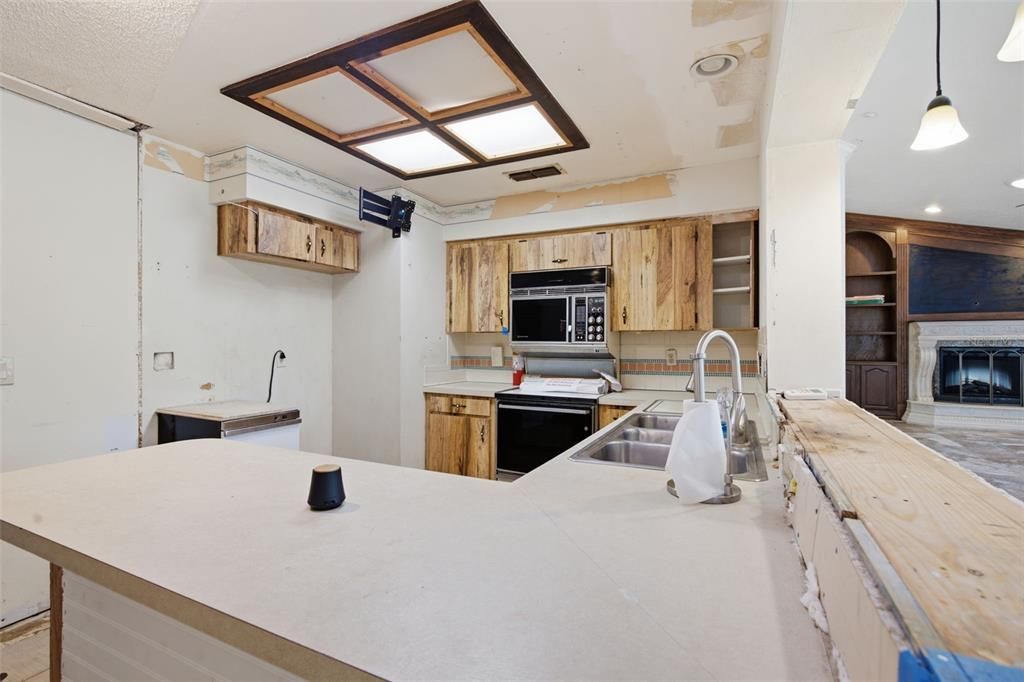 En Venta: $599,000 (5 camas, 3 baños, 3135 Pies cuadrados)