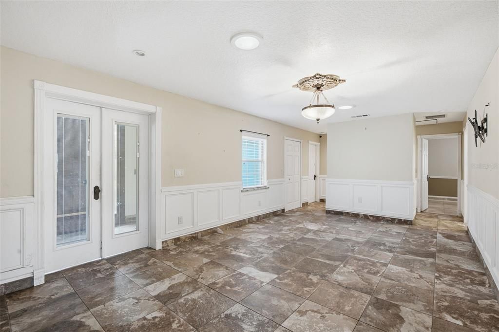 En Venta: $599,000 (5 camas, 3 baños, 3135 Pies cuadrados)