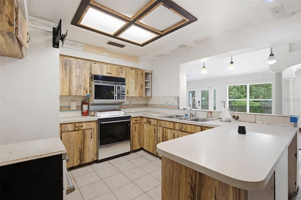 En Venta: $599,000 (5 camas, 3 baños, 3135 Pies cuadrados)