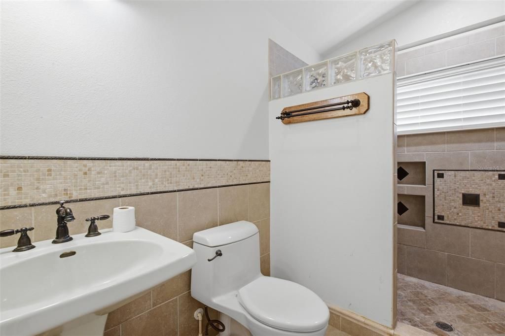 En Venta: $599,000 (5 camas, 3 baños, 3135 Pies cuadrados)