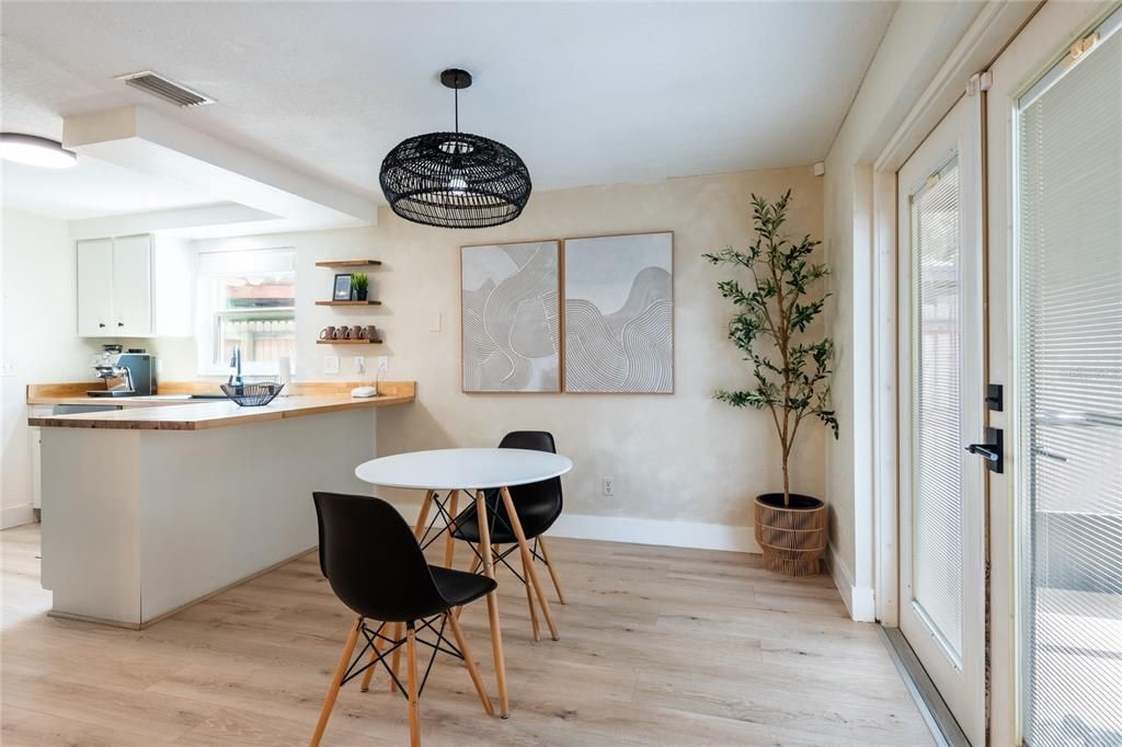 En Venta: $405,000 (3 camas, 2 baños, 1139 Pies cuadrados)