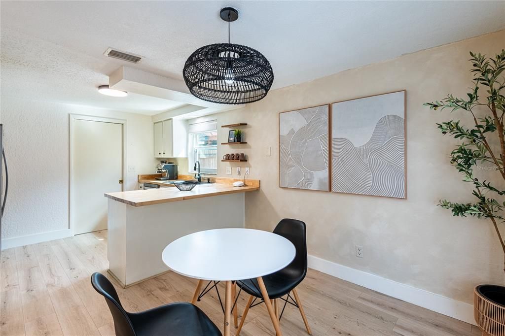 En Venta: $405,000 (3 camas, 2 baños, 1139 Pies cuadrados)