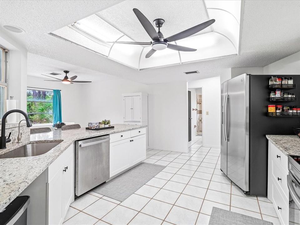 For Sale: $275,000 (2 beds, 2 baths, 1557 Square Feet)