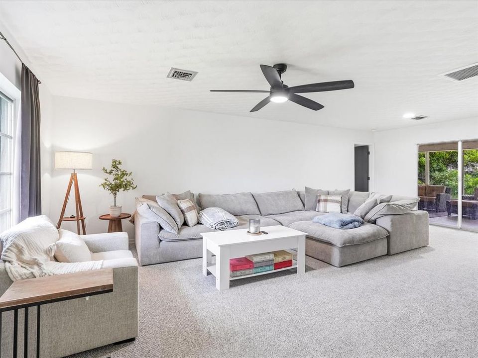 For Sale: $275,000 (2 beds, 2 baths, 1557 Square Feet)