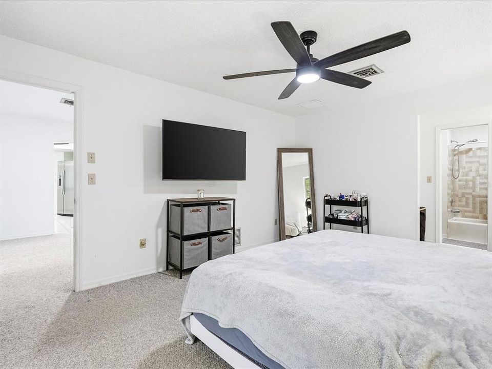 For Sale: $275,000 (2 beds, 2 baths, 1557 Square Feet)