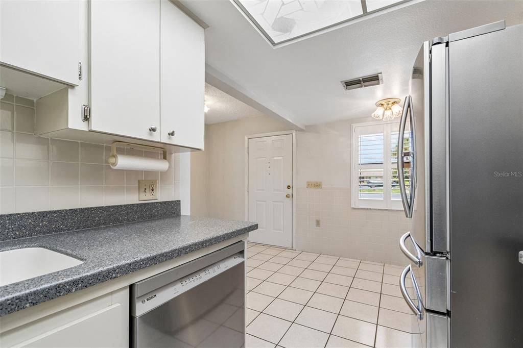 На продажу: $179,000 (2 спален, 1 ванн, 1248 Квадратных фут)