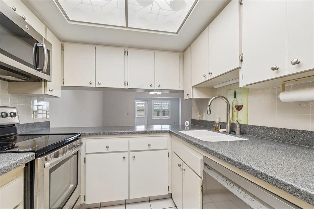 На продажу: $179,000 (2 спален, 1 ванн, 1248 Квадратных фут)