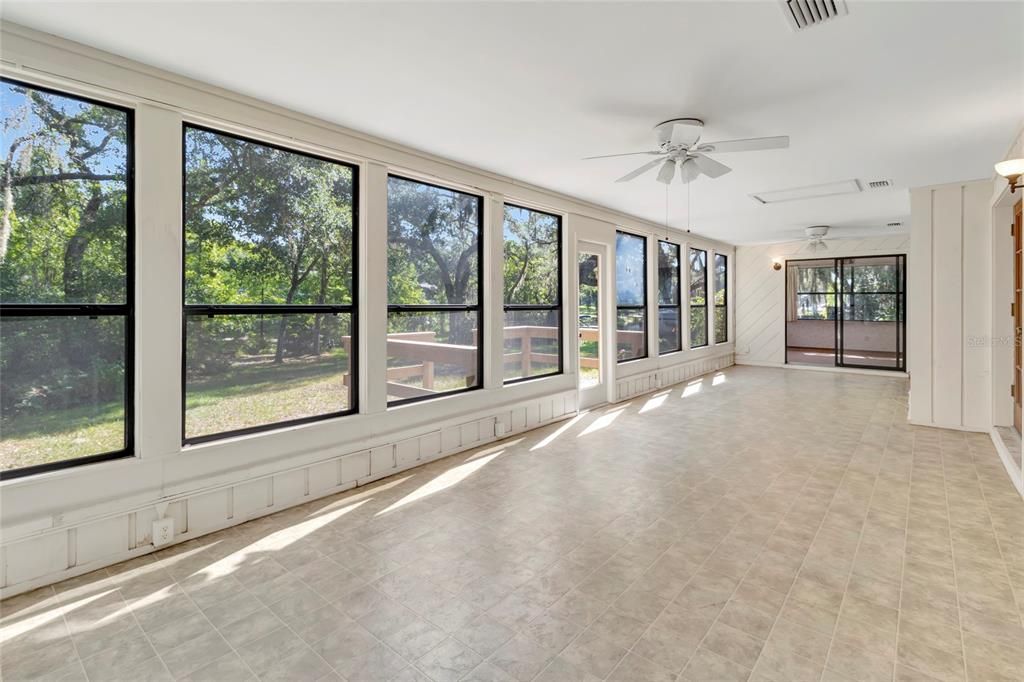 Activo con contrato: $425,000 (3 camas, 2 baños, 2314 Pies cuadrados)