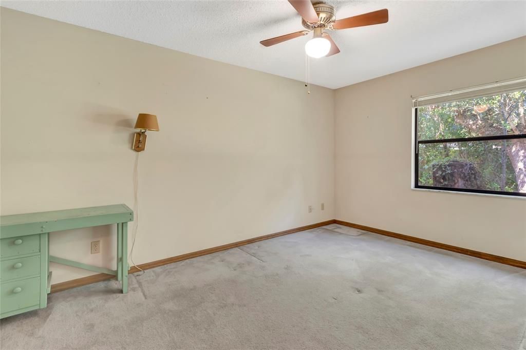 Activo con contrato: $425,000 (3 camas, 2 baños, 2314 Pies cuadrados)