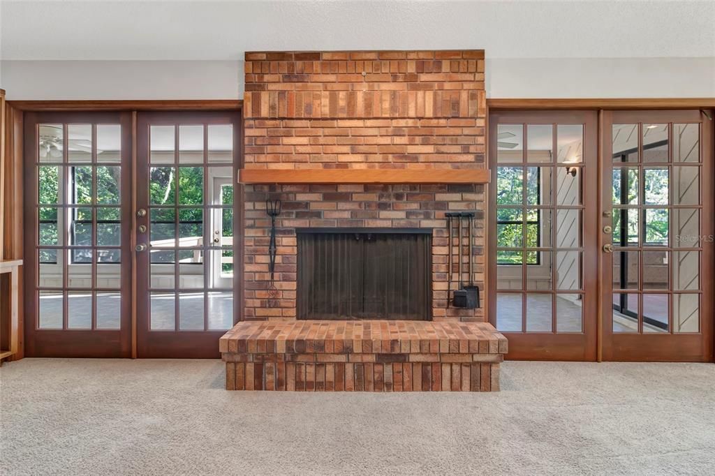 Activo con contrato: $425,000 (3 camas, 2 baños, 2314 Pies cuadrados)