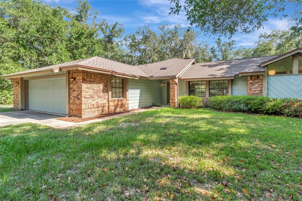 Activo con contrato: $425,000 (3 camas, 2 baños, 2314 Pies cuadrados)
