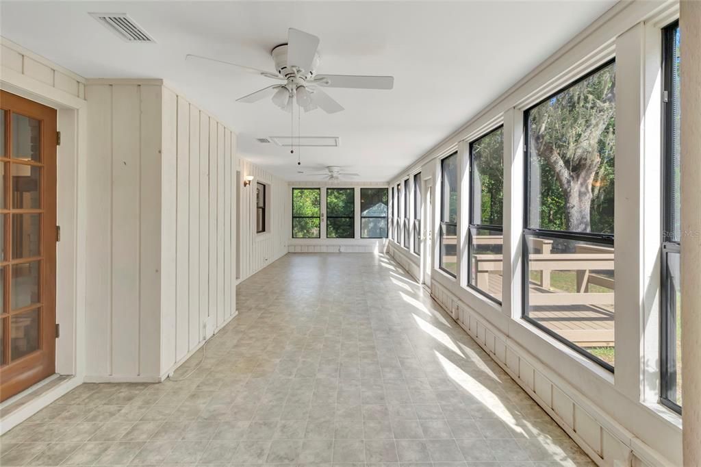 Activo con contrato: $425,000 (3 camas, 2 baños, 2314 Pies cuadrados)