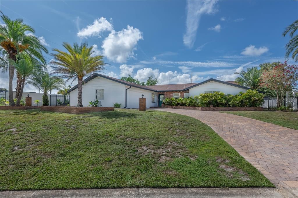 : $460,000 (3 beds, 2 baths, 1521 Square Feet)