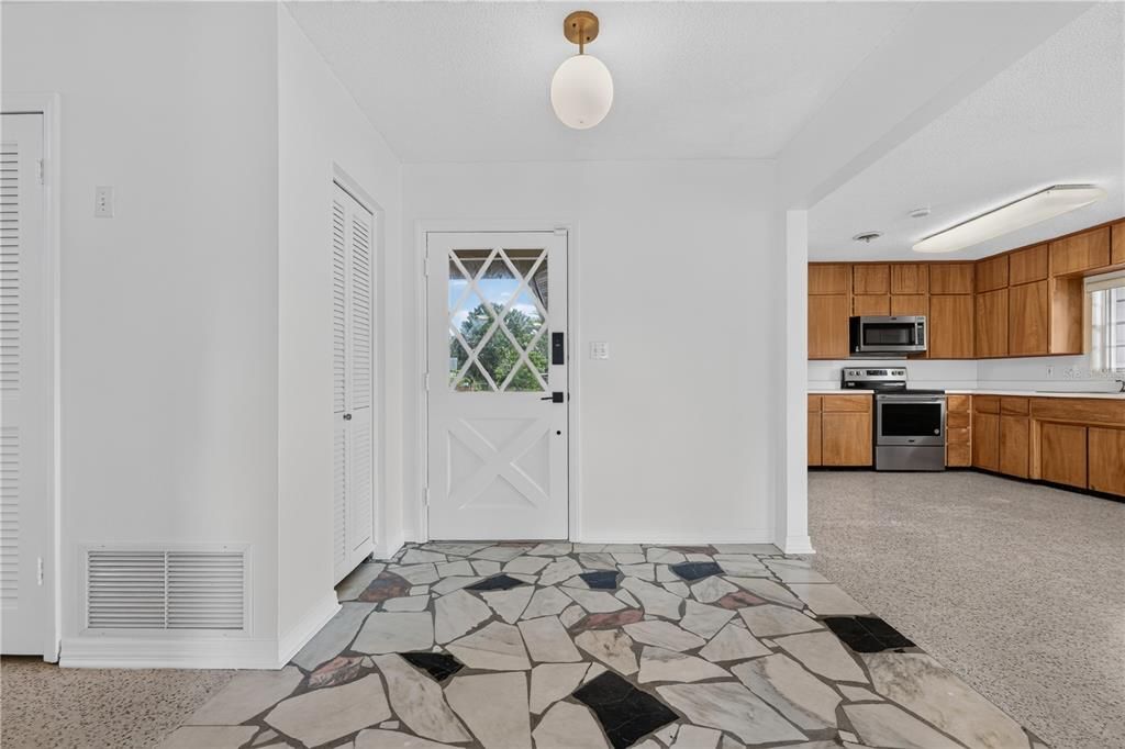 : $460,000 (3 beds, 2 baths, 1521 Square Feet)