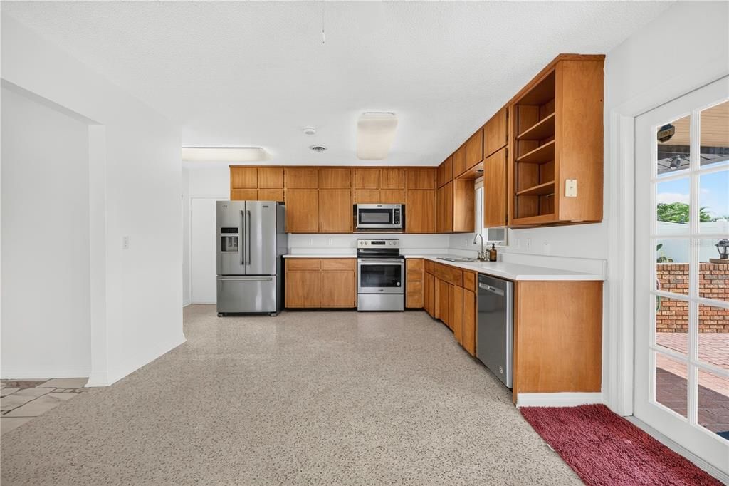 : $460,000 (3 beds, 2 baths, 1521 Square Feet)