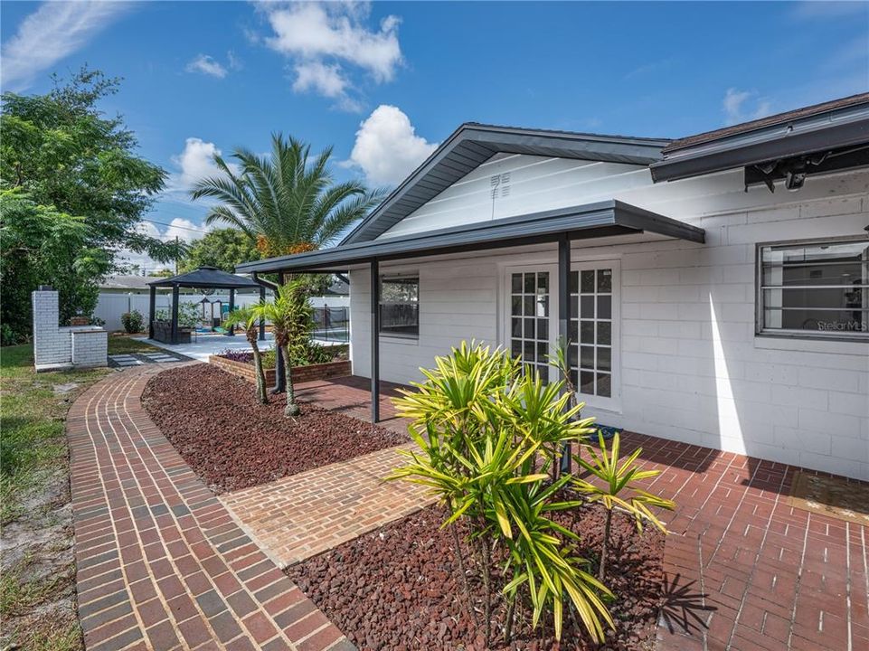 : $460,000 (3 beds, 2 baths, 1521 Square Feet)