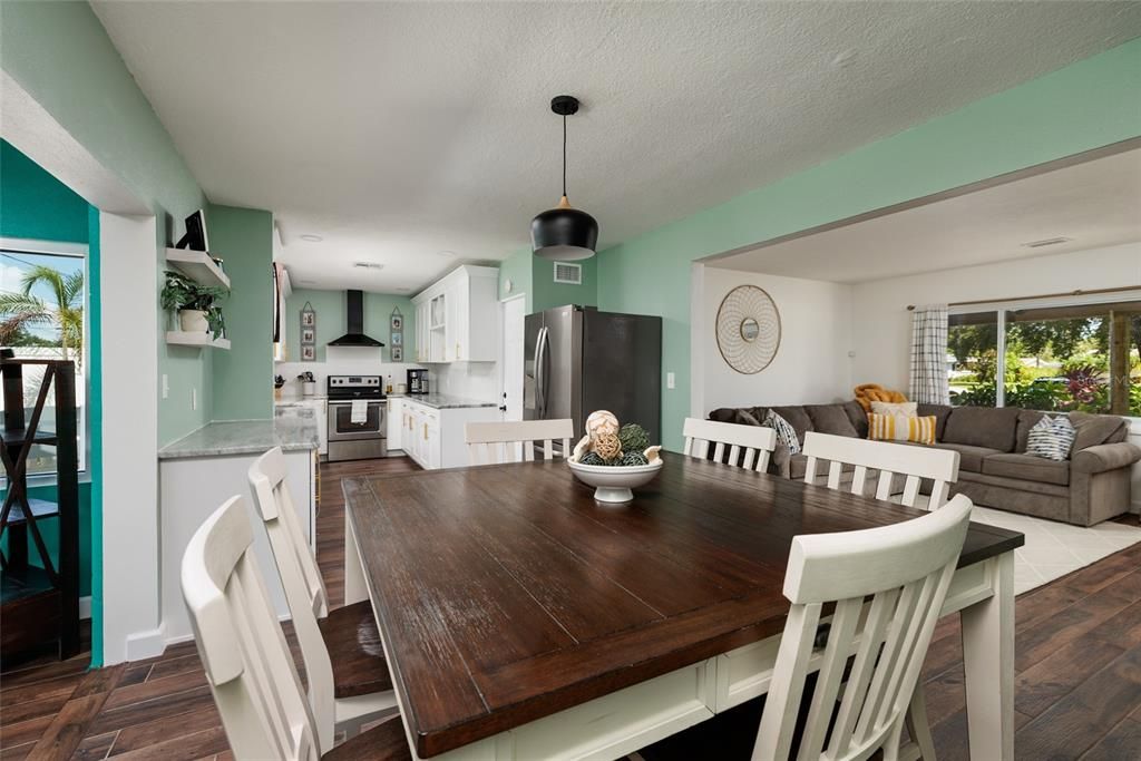 En Venta: $625,000 (4 camas, 2 baños, 1832 Pies cuadrados)