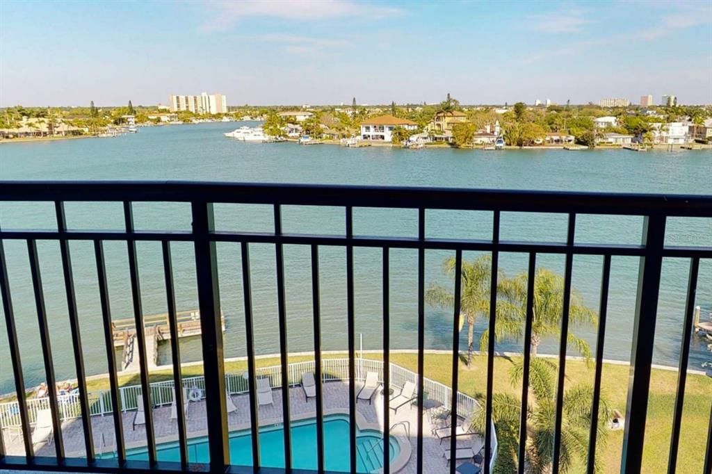 На продажу: $639,000 (2 спален, 2 ванн, 950 Квадратных фут)
