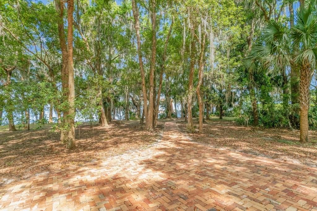 For Sale: $2,750,000 (9 beds, 6 baths, 5500 Square Feet)