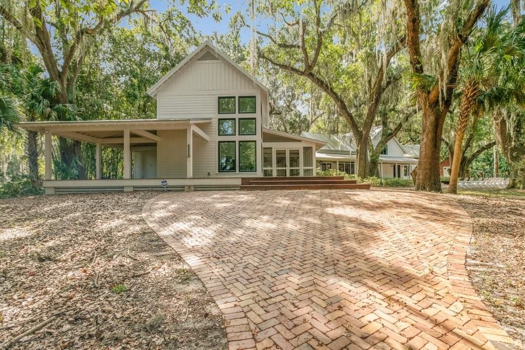 For Sale: $2,750,000 (9 beds, 6 baths, 5500 Square Feet)