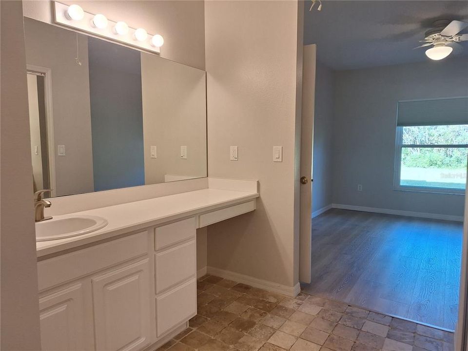 В аренду: $1,950 (2 спален, 2 ванн, 1066 Квадратных фут)