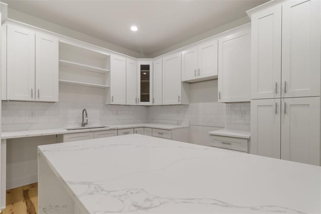 На продажу: $279,900 (3 спален, 2 ванн, 1573 Квадратных фут)
