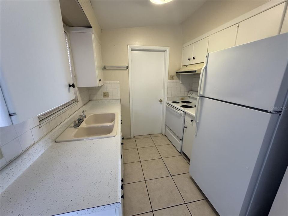 For Rent: $1,400 (2 beds, 1 baths, 750 Square Feet)