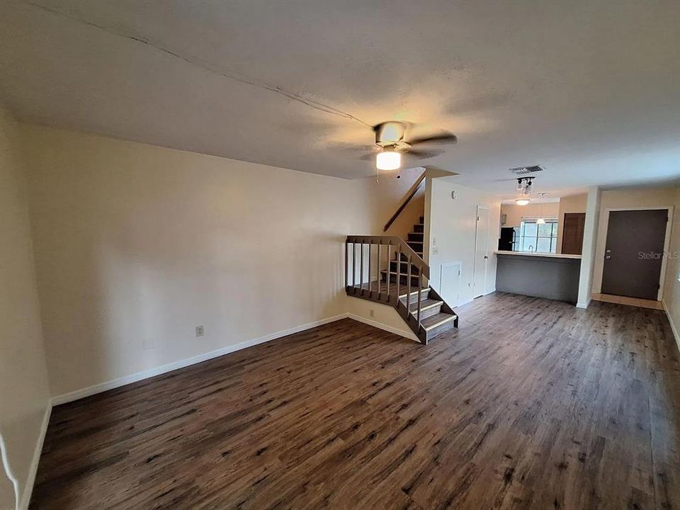 For Rent: $1,299 (2 beds, 1 baths, 1016 Square Feet)