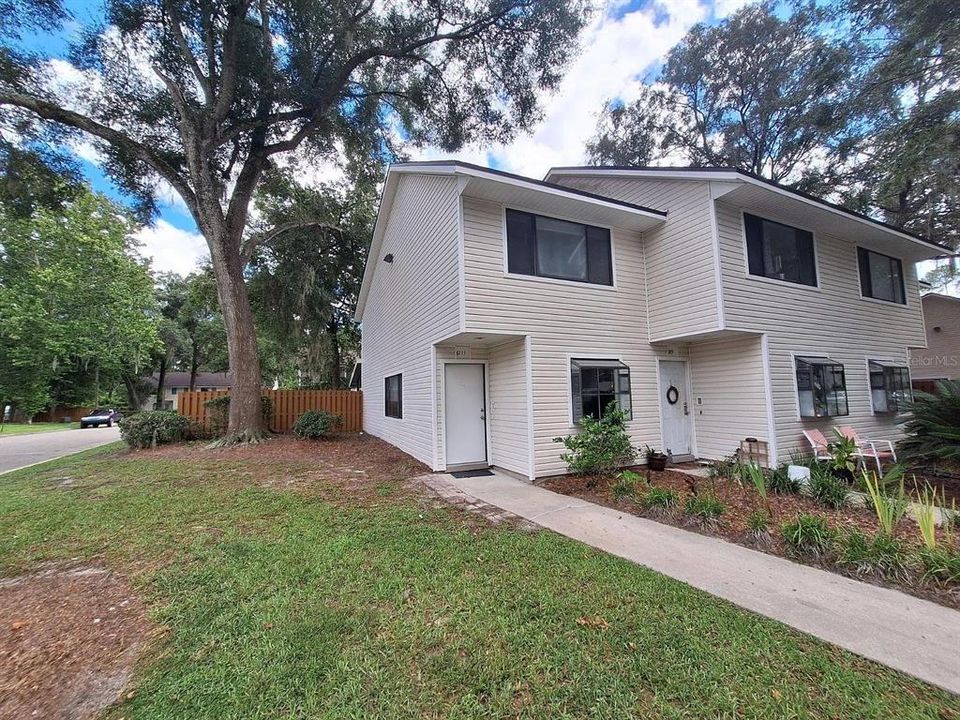 For Rent: $1,299 (2 beds, 1 baths, 1016 Square Feet)