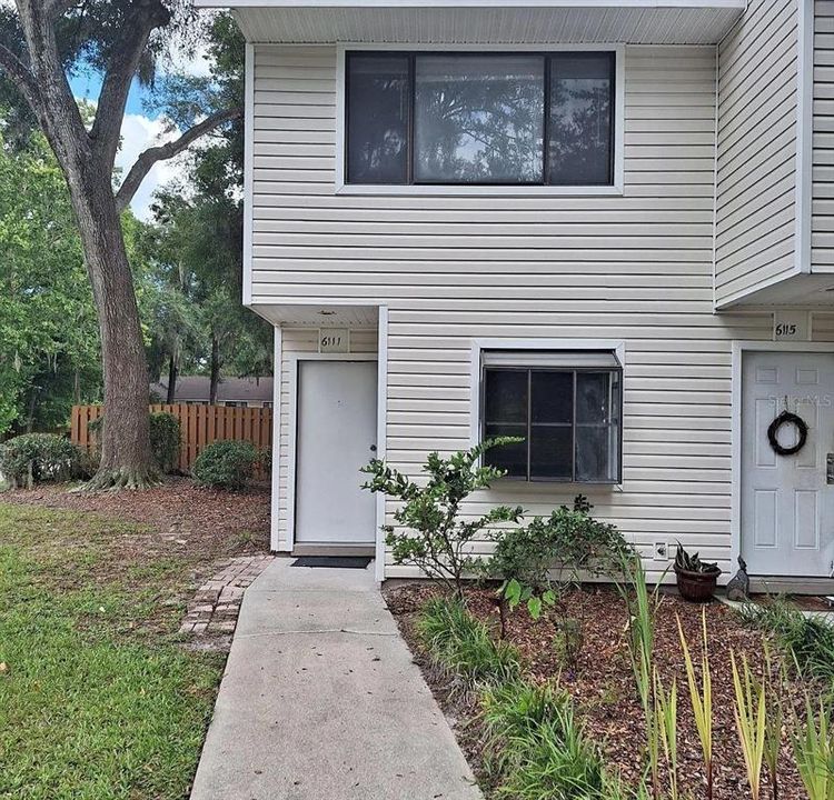 For Rent: $1,299 (2 beds, 1 baths, 1016 Square Feet)