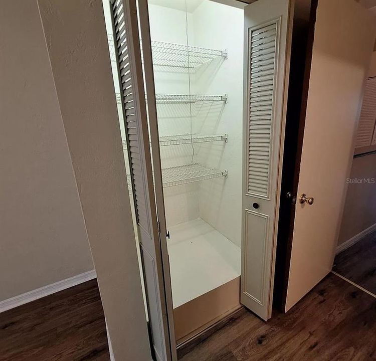 For Rent: $1,299 (2 beds, 1 baths, 1016 Square Feet)